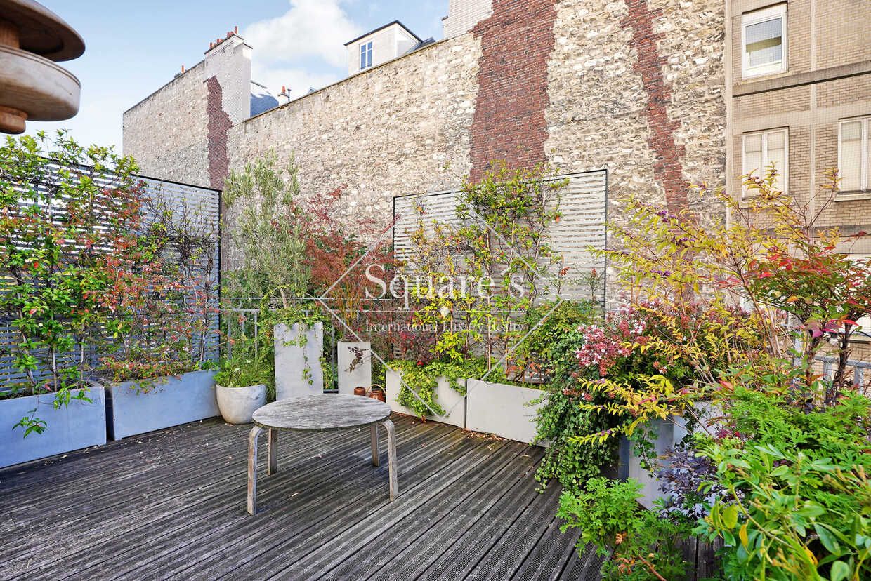 apartment 8 Rooms for sale on Paris 16ème (75016)