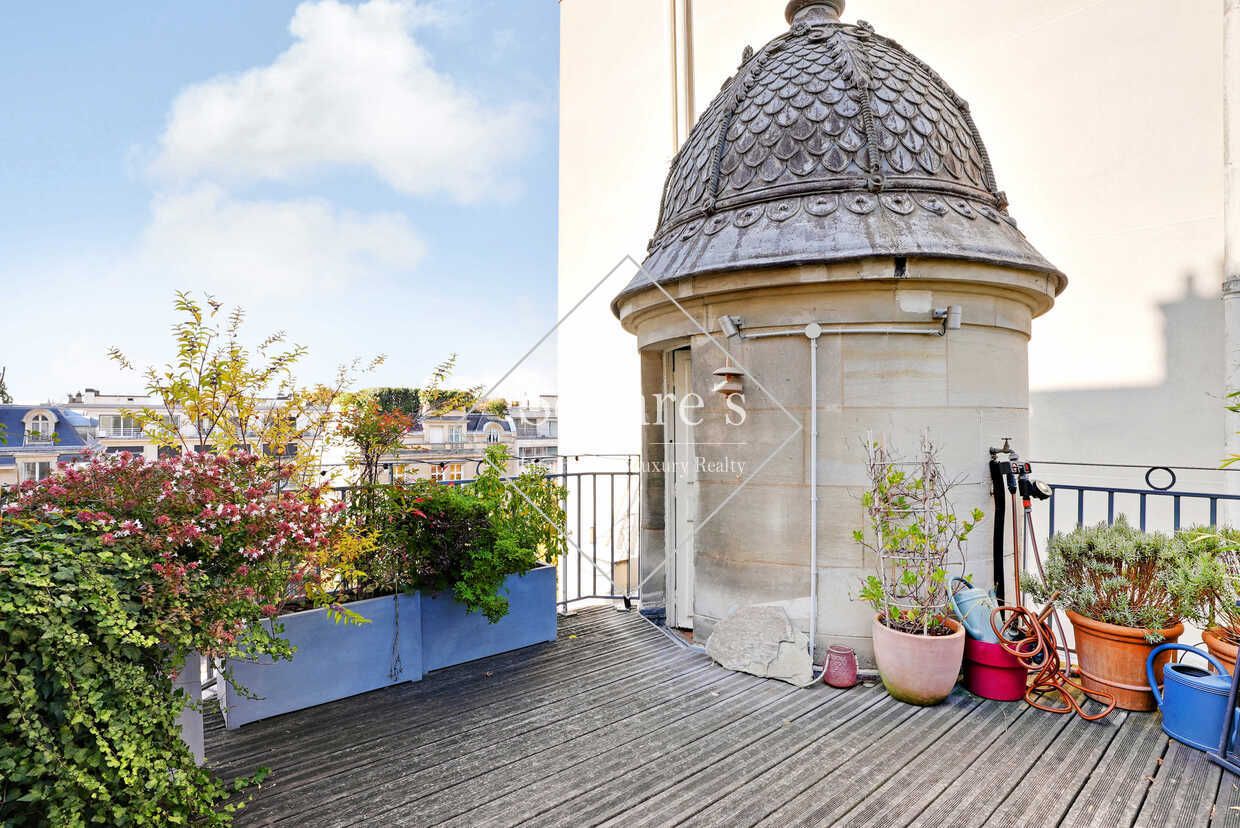 apartment 8 Rooms for sale on Paris 16ème (75016)