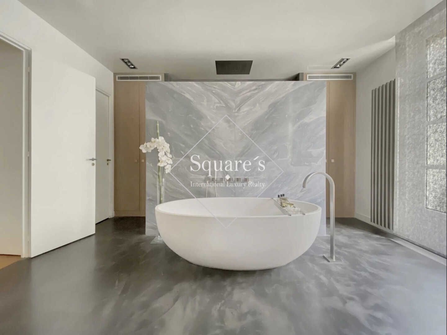 apartment 7 Rooms for sale on Paris 17ème (75017)