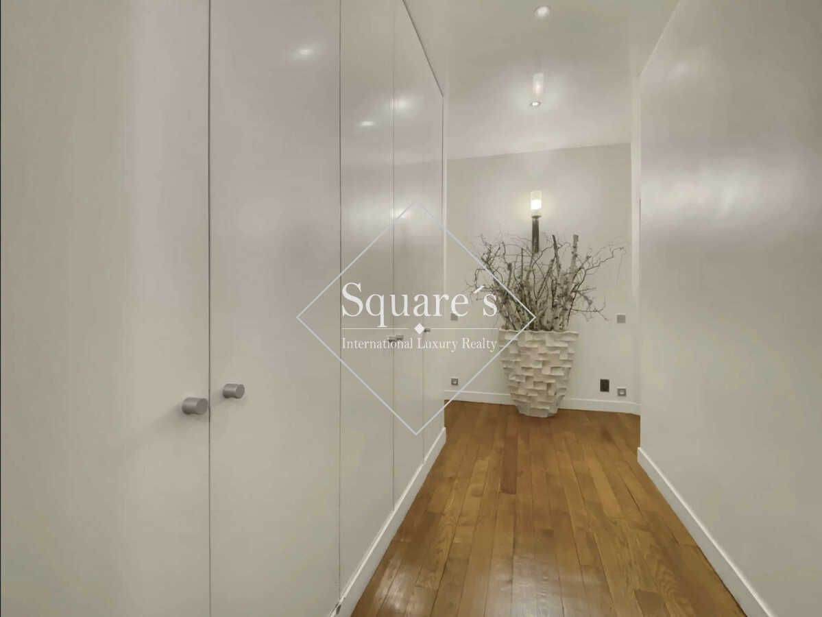 apartment 7 Rooms for sale on Paris 17ème (75017)