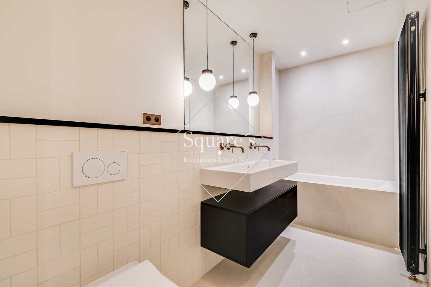 apartment 5 Rooms for sale on Neuilly-sur-Seine (92200)