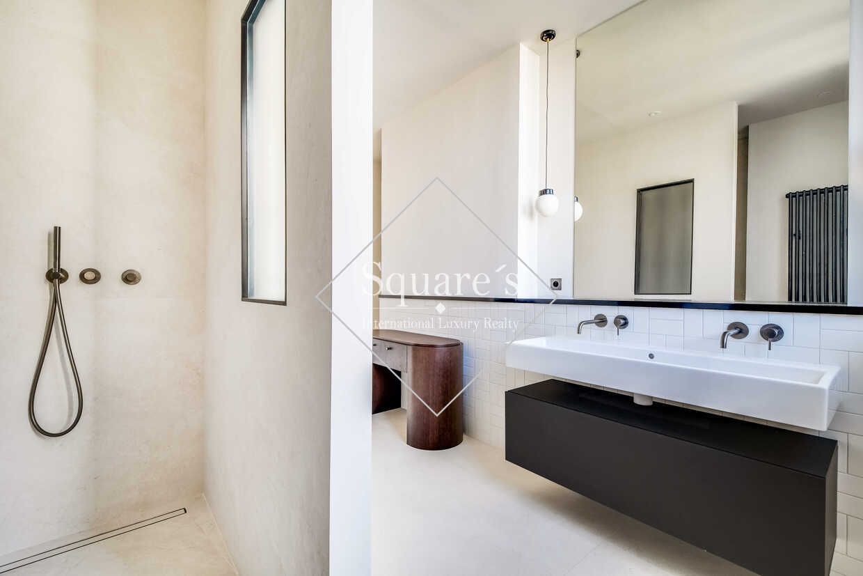 apartment 5 Rooms for sale on Neuilly-sur-Seine (92200)