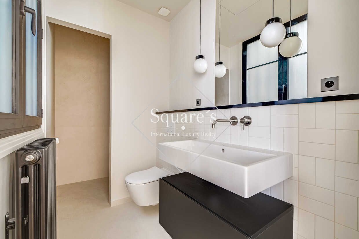 apartment 5 Rooms for sale on Neuilly-sur-Seine (92200)