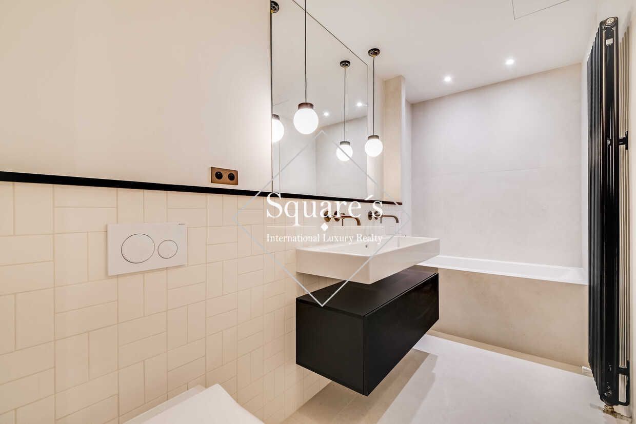 apartment 5 Rooms for sale on Neuilly-sur-Seine (92200)
