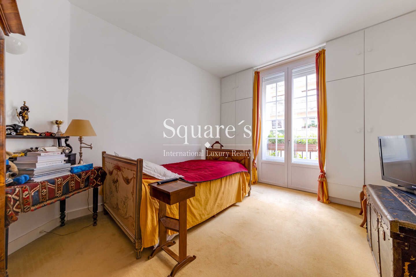 mansion (hôtel particulier) 8 Rooms for sale on Neuilly-sur-Seine (92200)