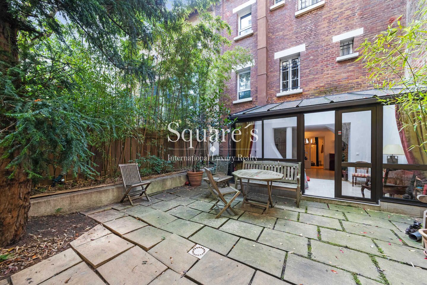 mansion (hôtel particulier) 8 Rooms for sale on Neuilly-sur-Seine (92200)