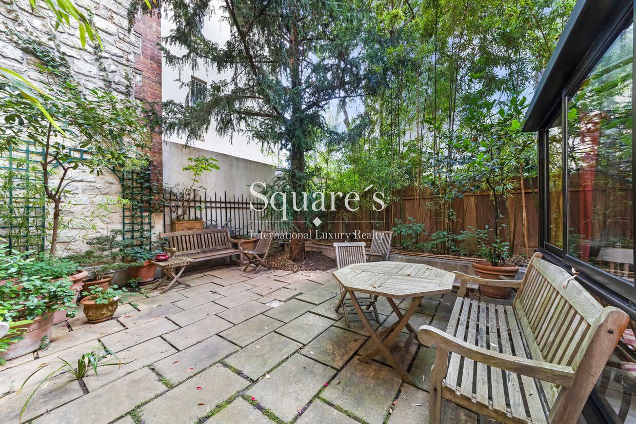 mansion (hôtel particulier) 8 Rooms for sale on Neuilly-sur-Seine (92200)