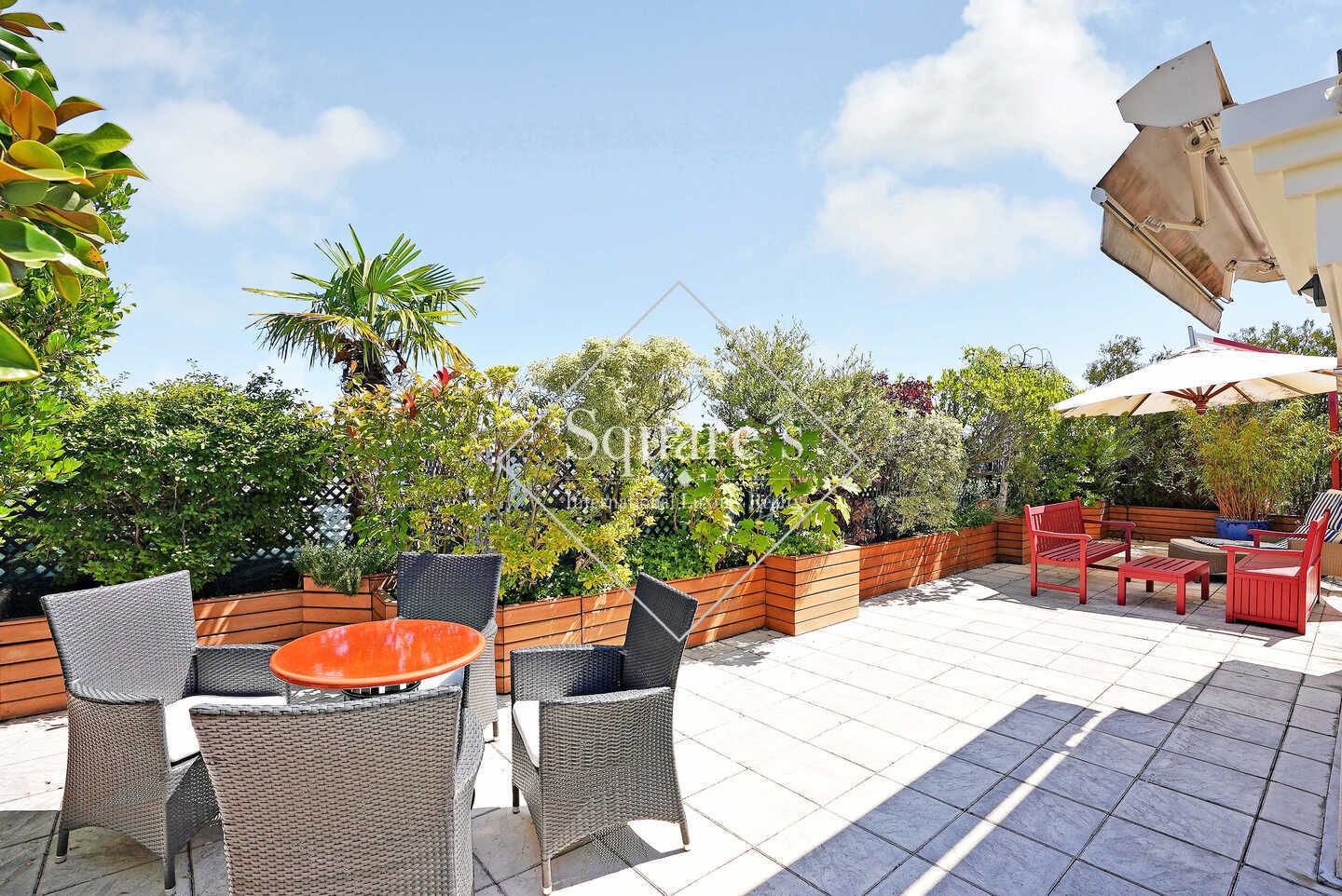 apartment 5 Rooms for sale on Neuilly-sur-Seine (92200)