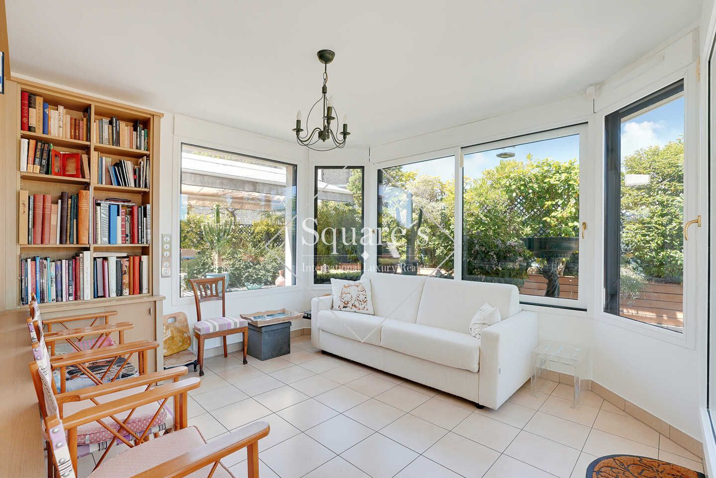 apartment 5 Rooms for sale on Neuilly-sur-Seine (92200)