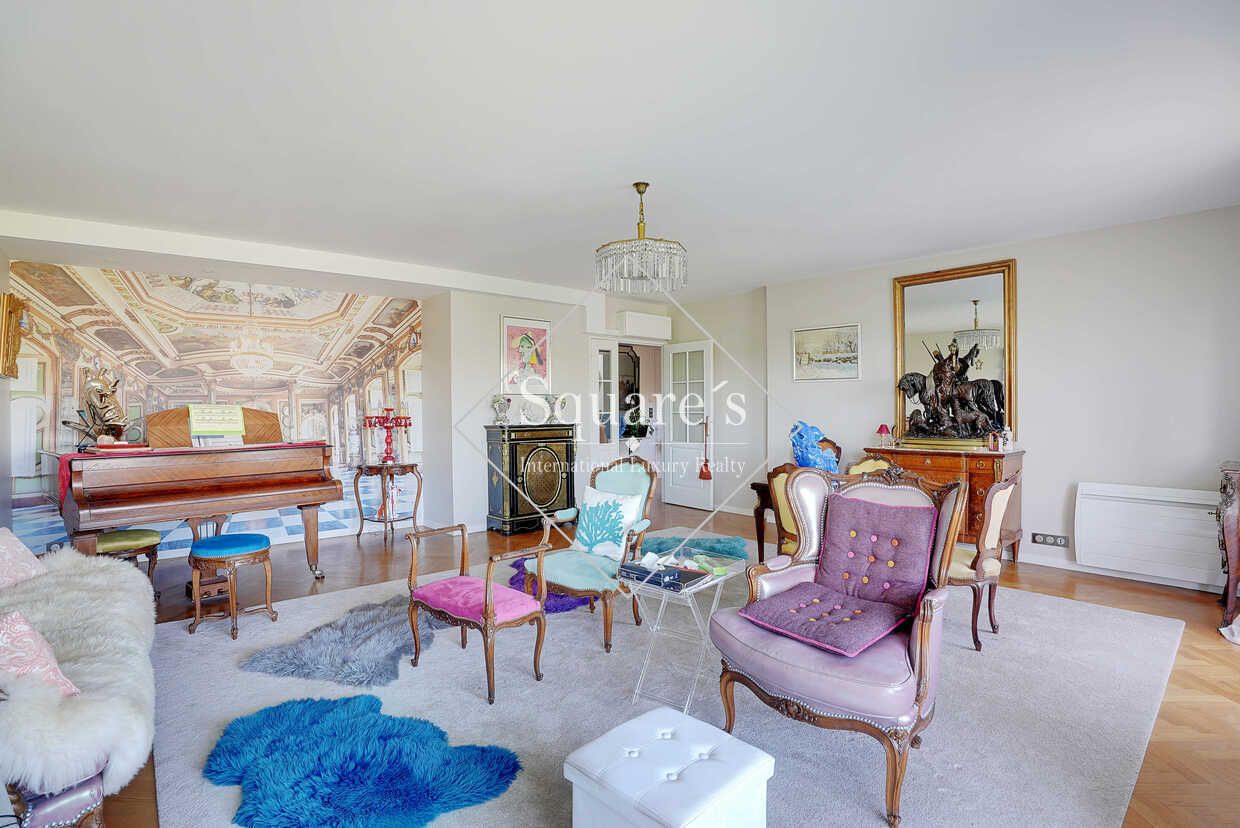 apartment 5 Rooms for sale on Neuilly-sur-Seine (92200)