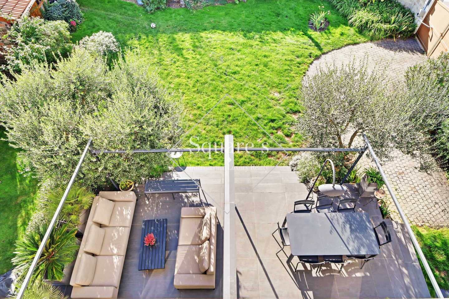 house 7 Rooms for sale on La Garenne Colombes (92250)