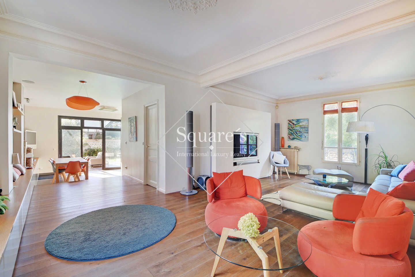 house 7 Rooms for sale on La Garenne Colombes (92250)