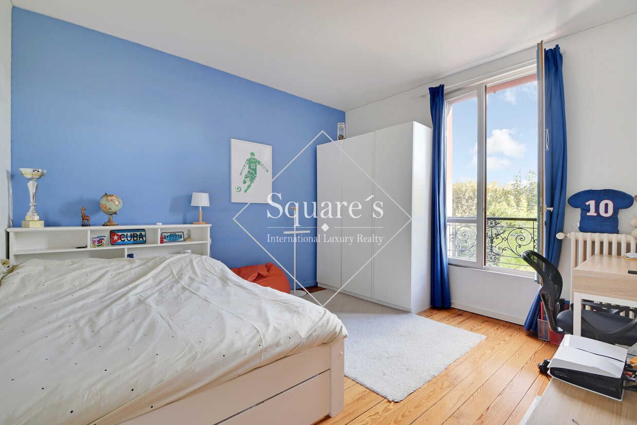 house 7 Rooms for sale on La Garenne Colombes (92250)