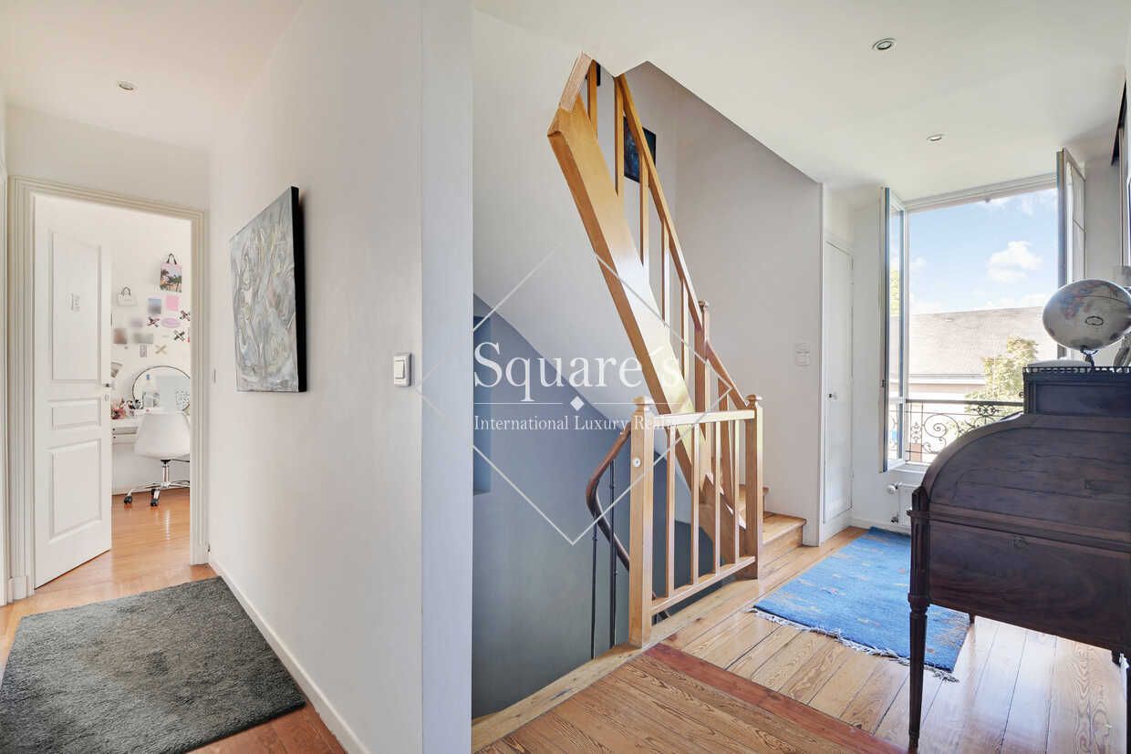 house 7 Rooms for sale on La Garenne Colombes (92250)