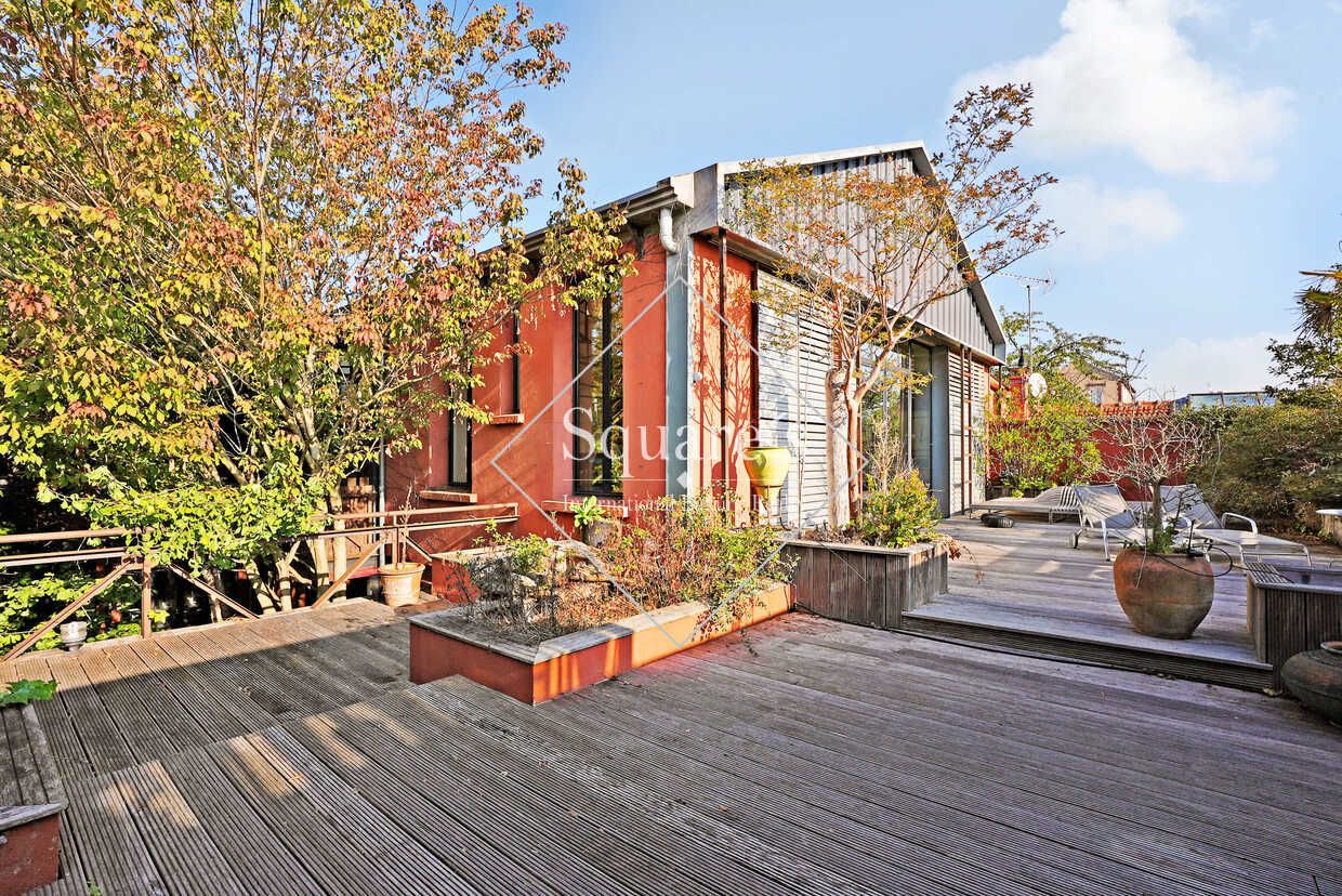 loft 8 Rooms for sale on BAGNOLET (93170)