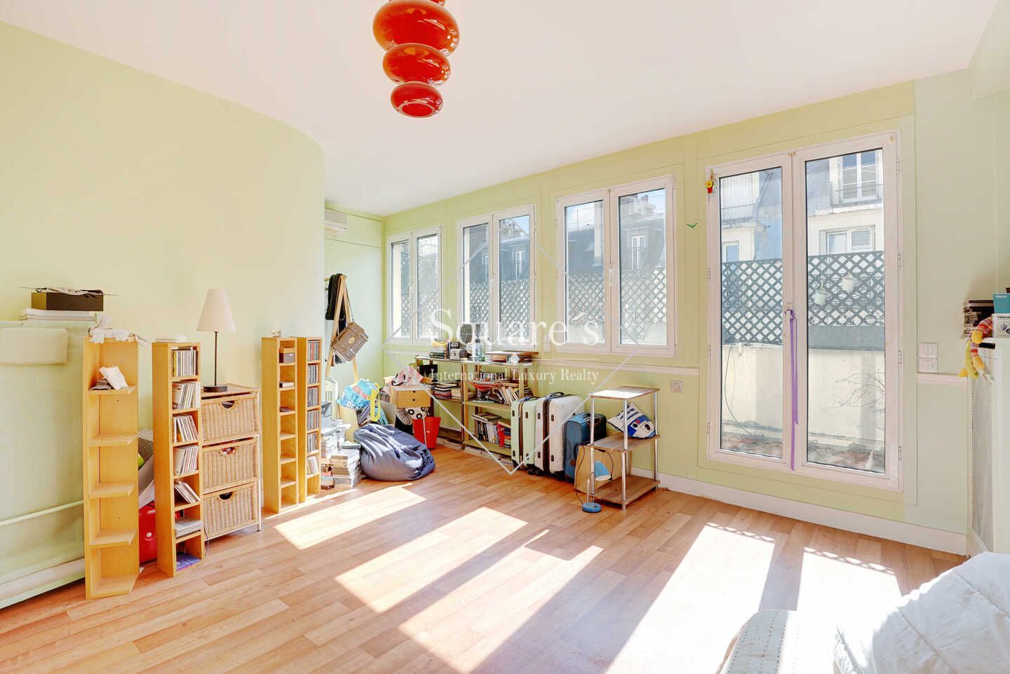 apartment 7 Rooms for sale on Paris 17ème (75017)