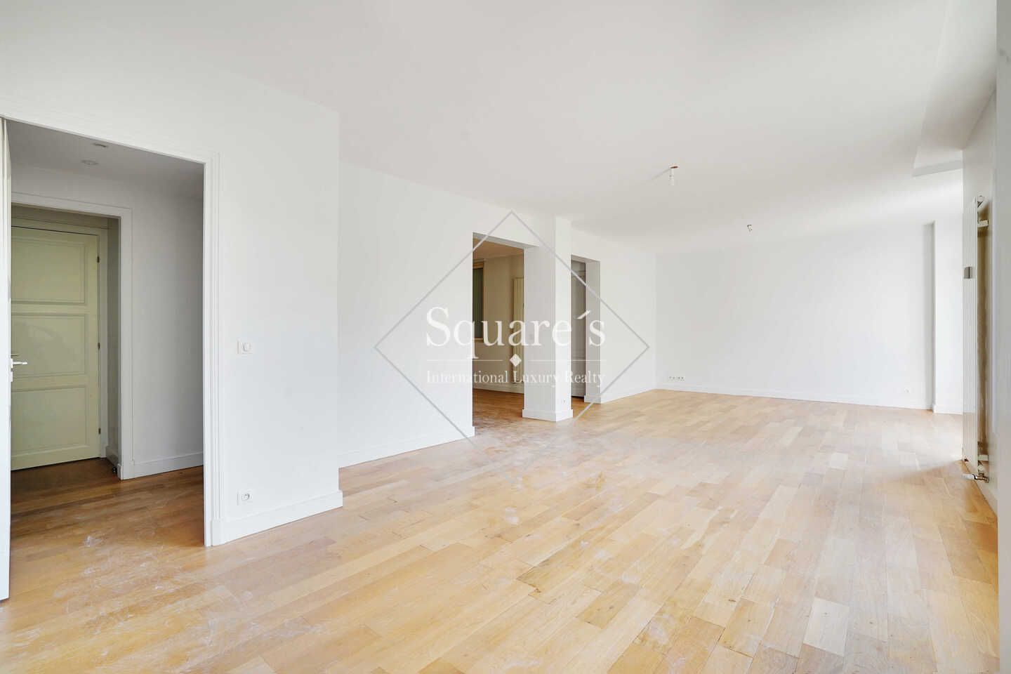 apartment 5 Rooms for sale on Neuilly-sur-Seine (92200)