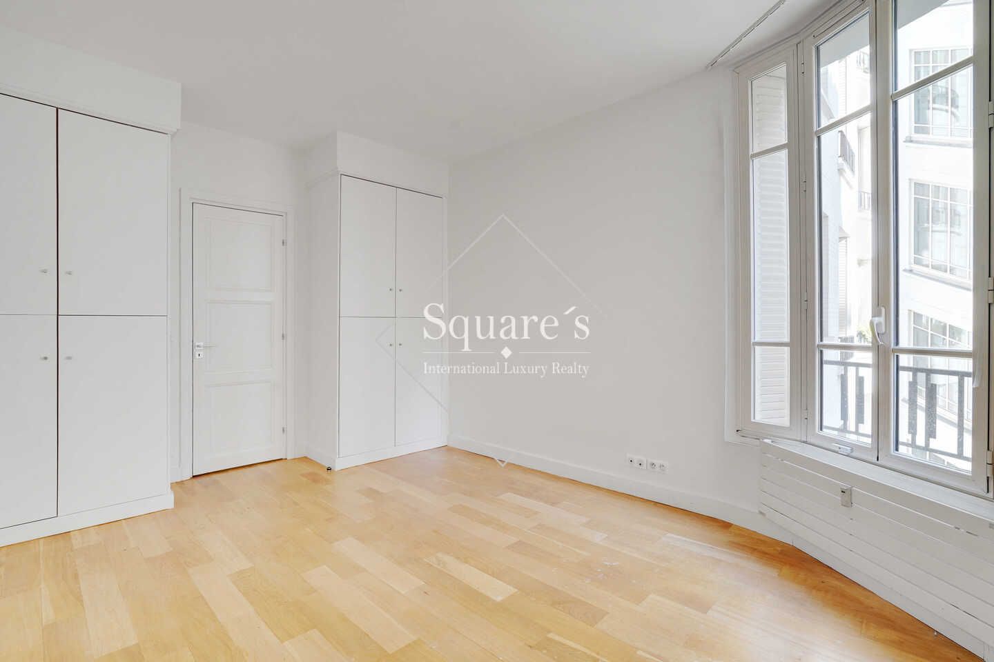 apartment 5 Rooms for sale on Neuilly-sur-Seine (92200)