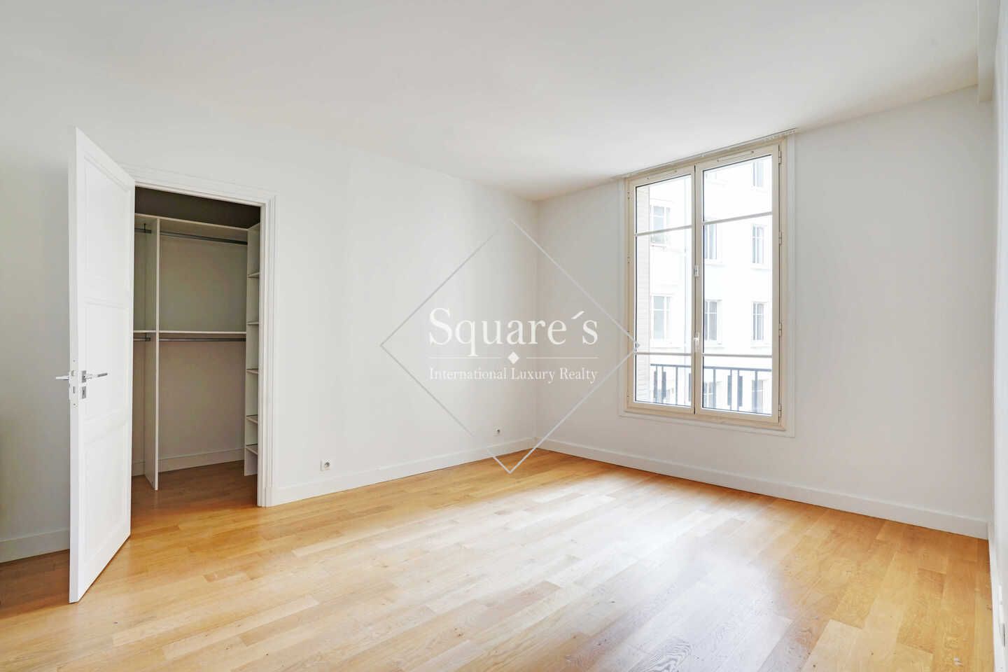 apartment 5 Rooms for sale on Neuilly-sur-Seine (92200)