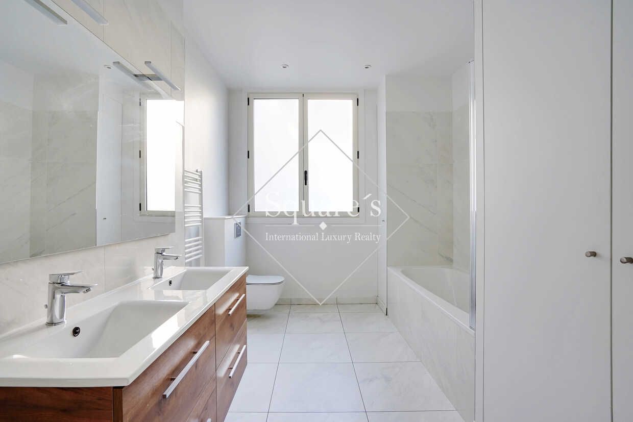 apartment 5 Rooms for sale on Neuilly-sur-Seine (92200)