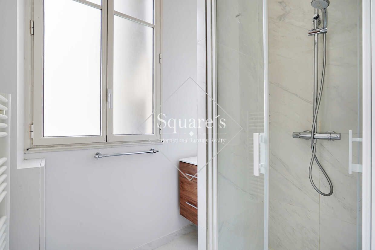 apartment 5 Rooms for sale on Neuilly-sur-Seine (92200)