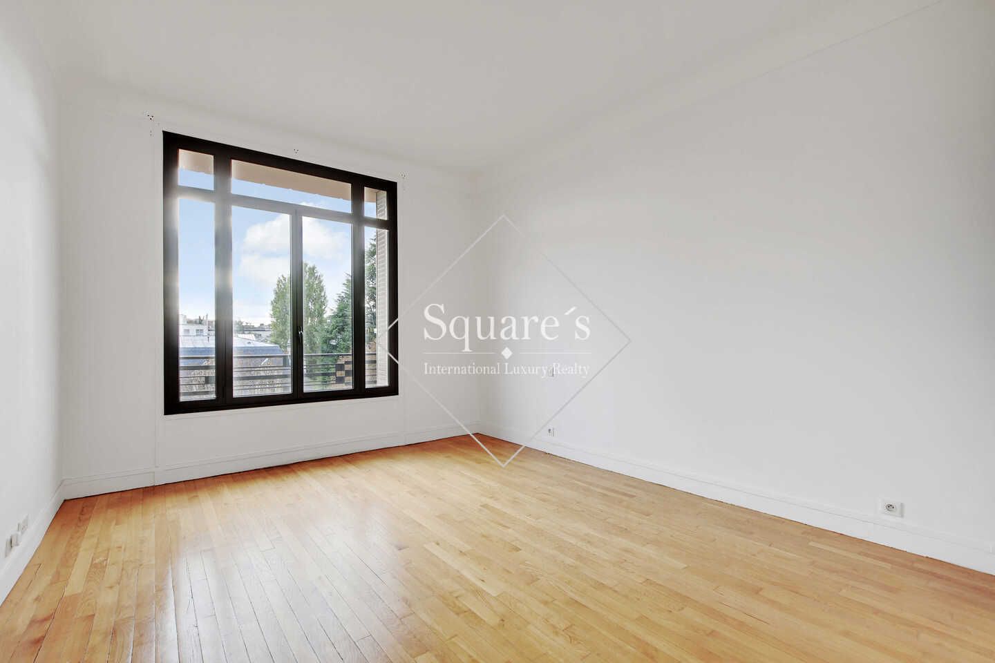 apartment 5 Rooms for sale on Neuilly-sur-Seine (92200)