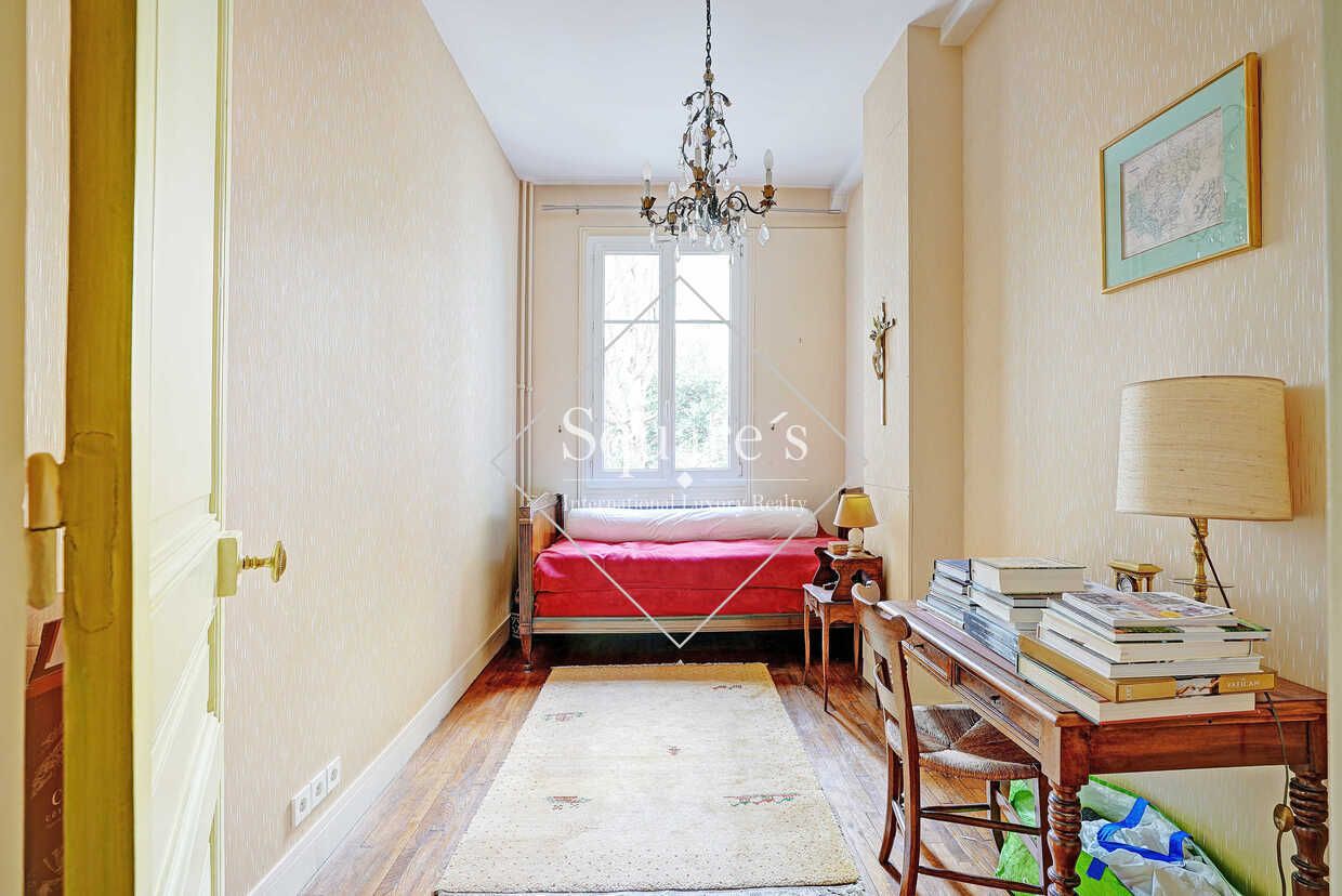 apartment 7 Rooms for sale on Paris 16ème (75016)