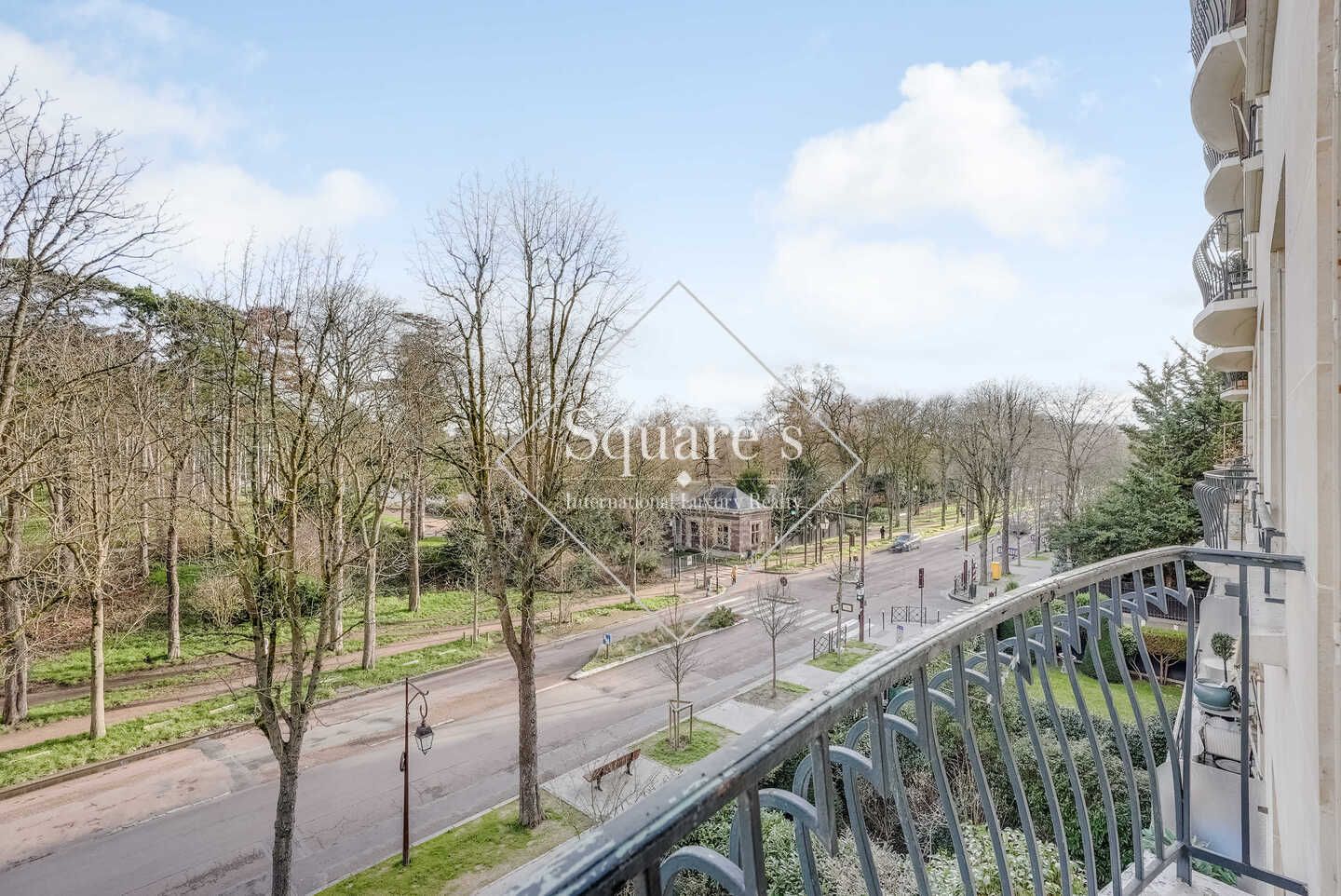 apartment 5 Rooms for sale on Neuilly-sur-Seine (92200)