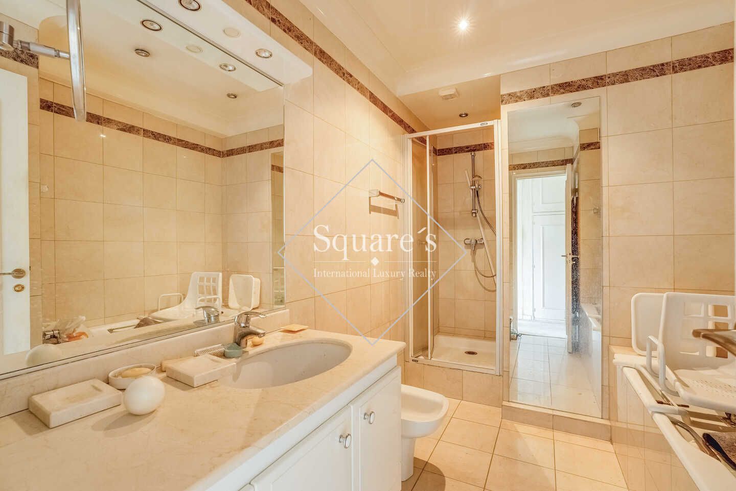 apartment 5 Rooms for sale on Neuilly-sur-Seine (92200)