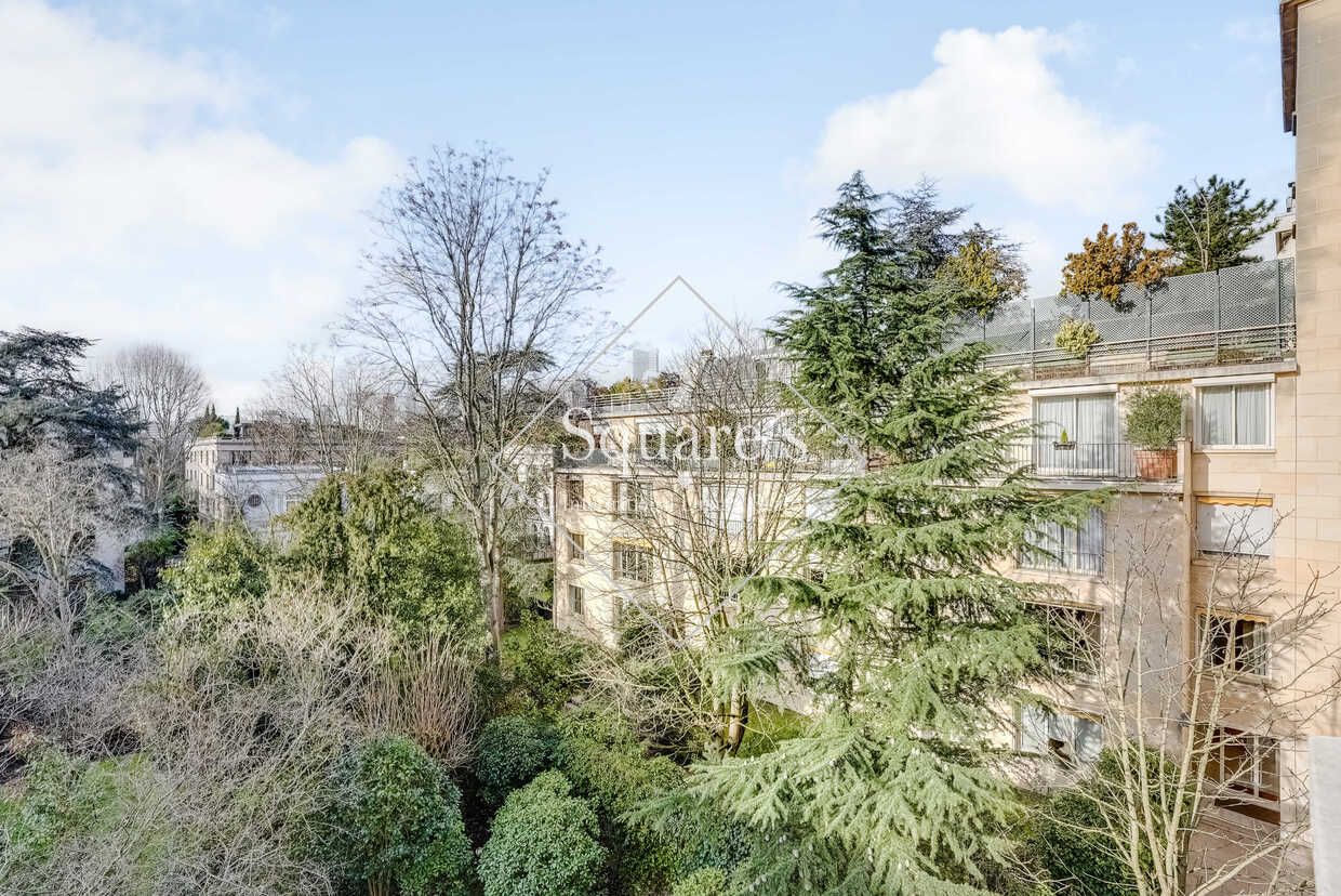 apartment 5 Rooms for sale on Neuilly-sur-Seine (92200)