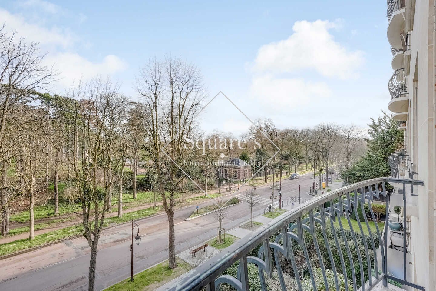 apartment 5 Rooms for sale on Neuilly-sur-Seine (92200)