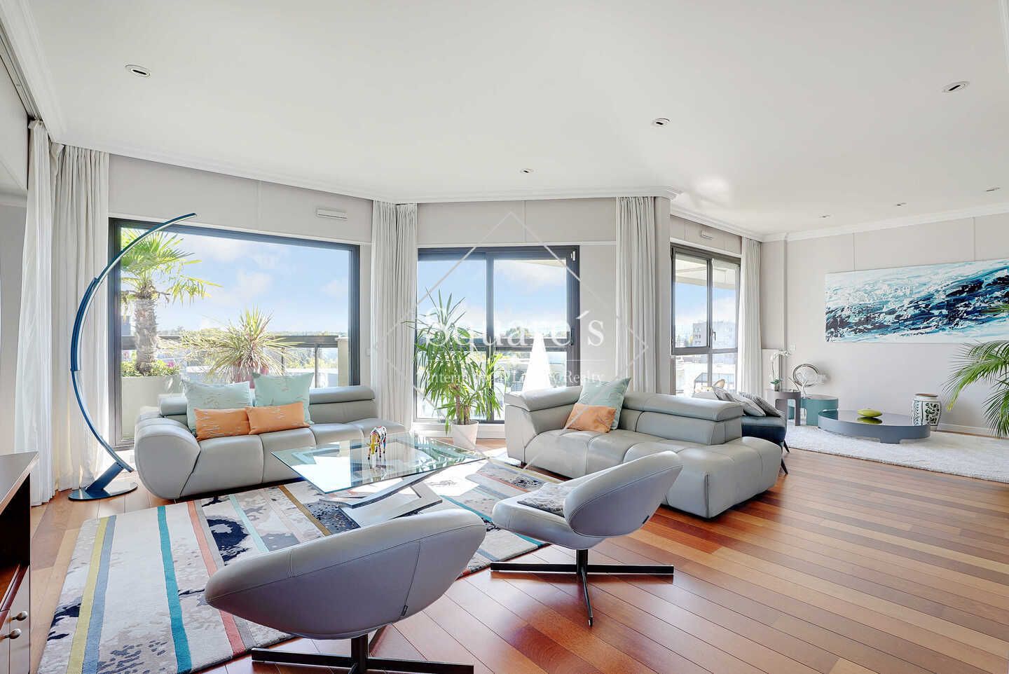 apartment 8 Rooms for sale on Suresnes (92150)