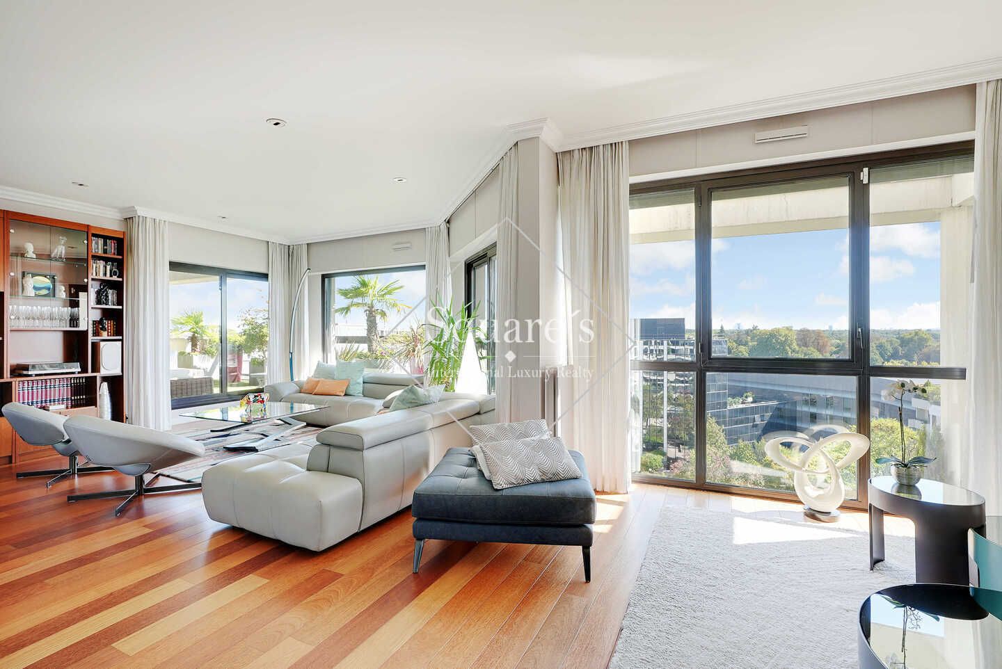 apartment 8 Rooms for sale on Suresnes (92150)