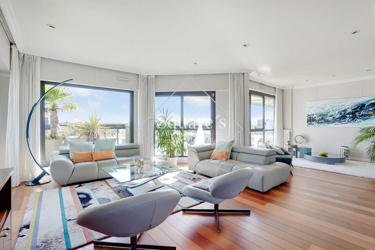 apartment 8 Rooms for sale on Suresnes (92150)