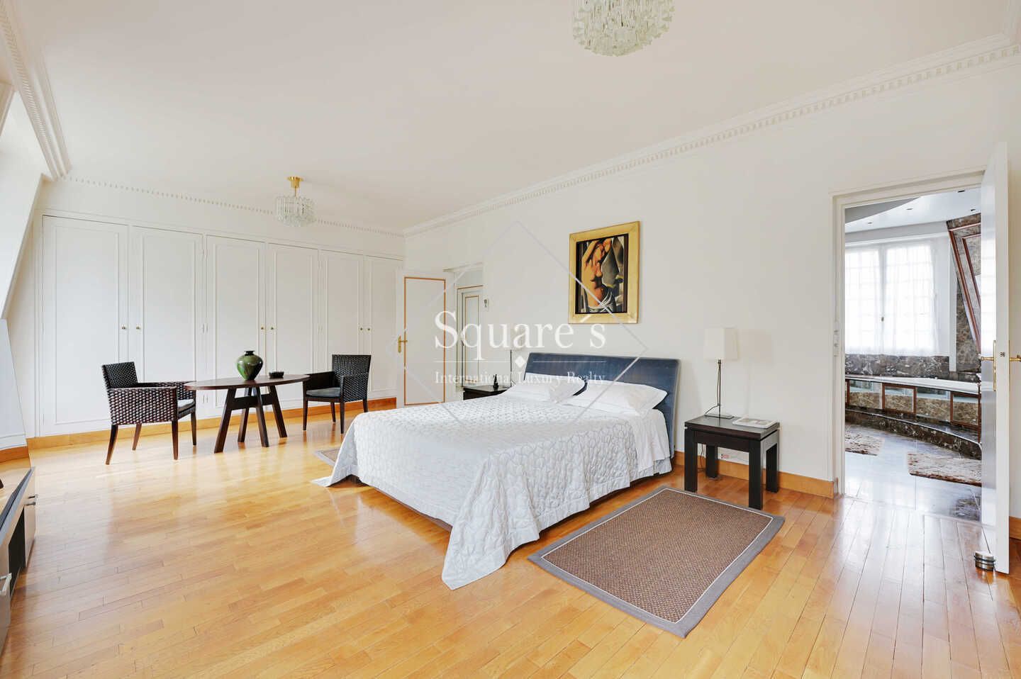 house 7 Rooms for sale on Vanves (92222)