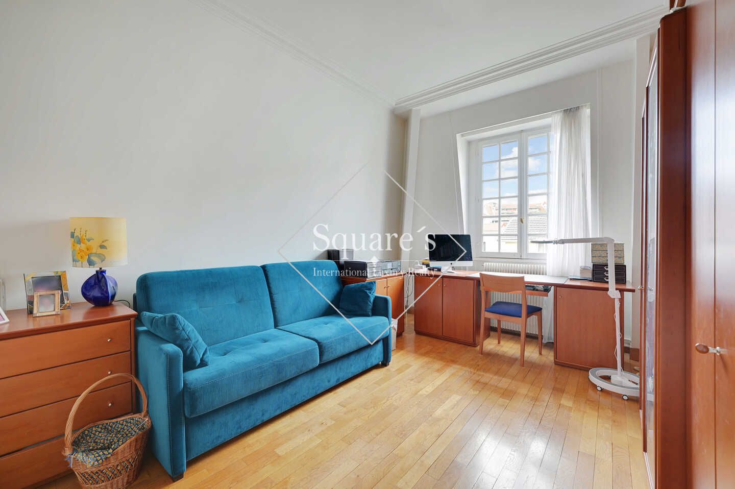 house 7 Rooms for sale on Vanves (92222)