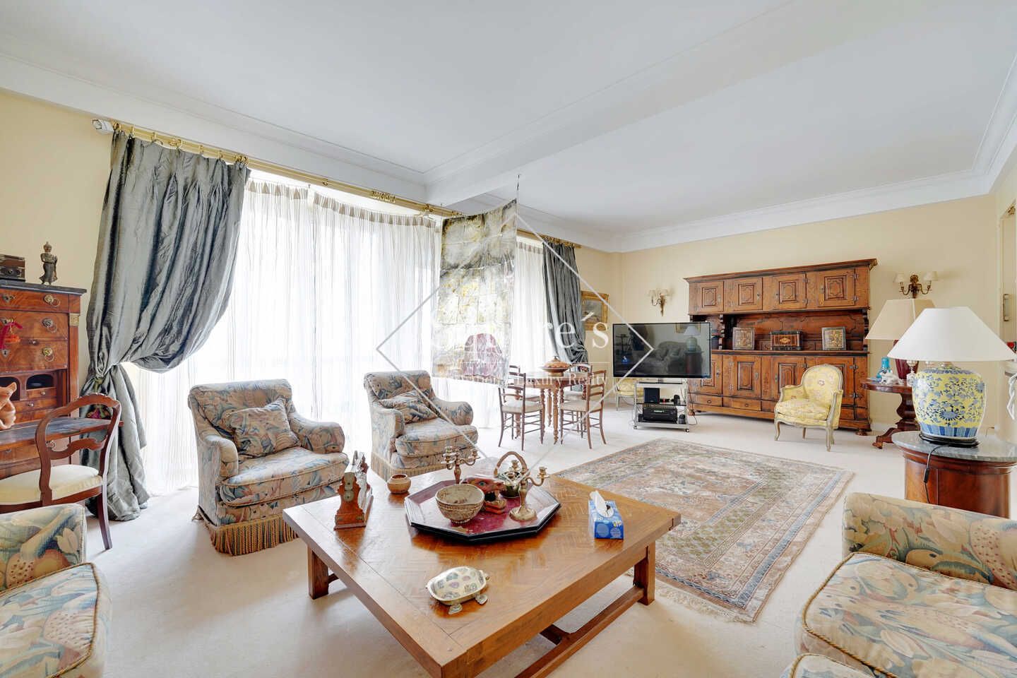 apartment 6 Rooms for sale on Neuilly-sur-Seine (92200)