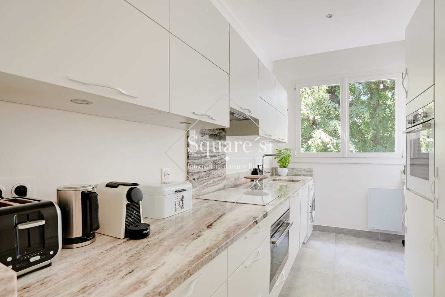 apartment 4 Rooms for sale on Neuilly-sur-Seine (92200)