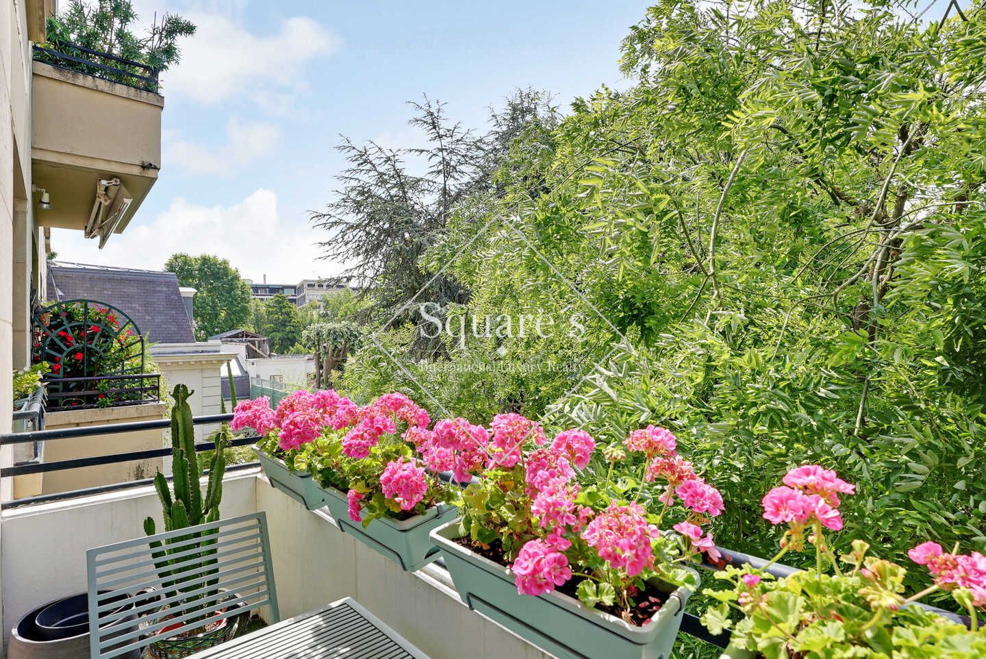 apartment 4 Rooms for sale on Neuilly-sur-Seine (92200)