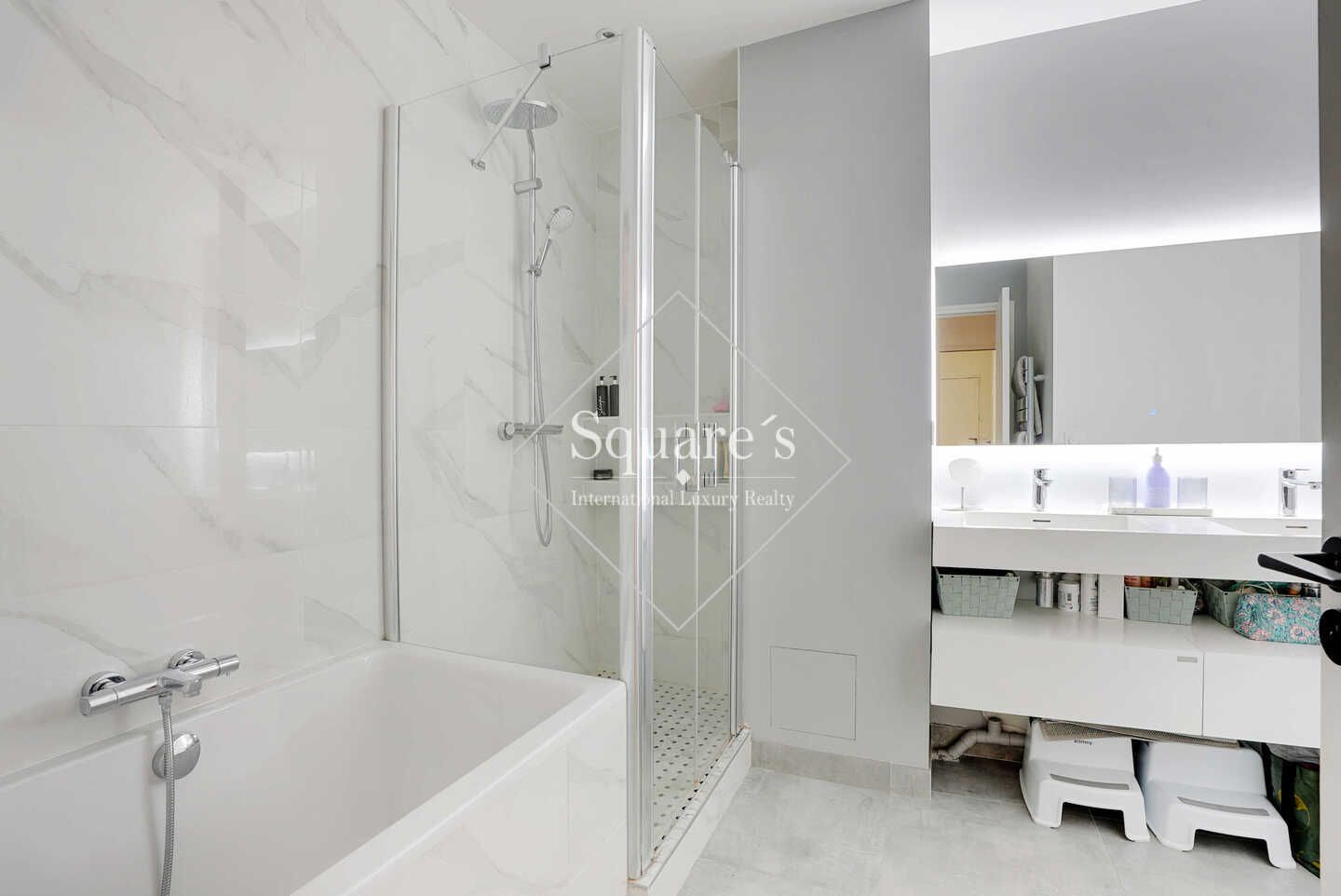 apartment 4 Rooms for sale on Neuilly-sur-Seine (92200)