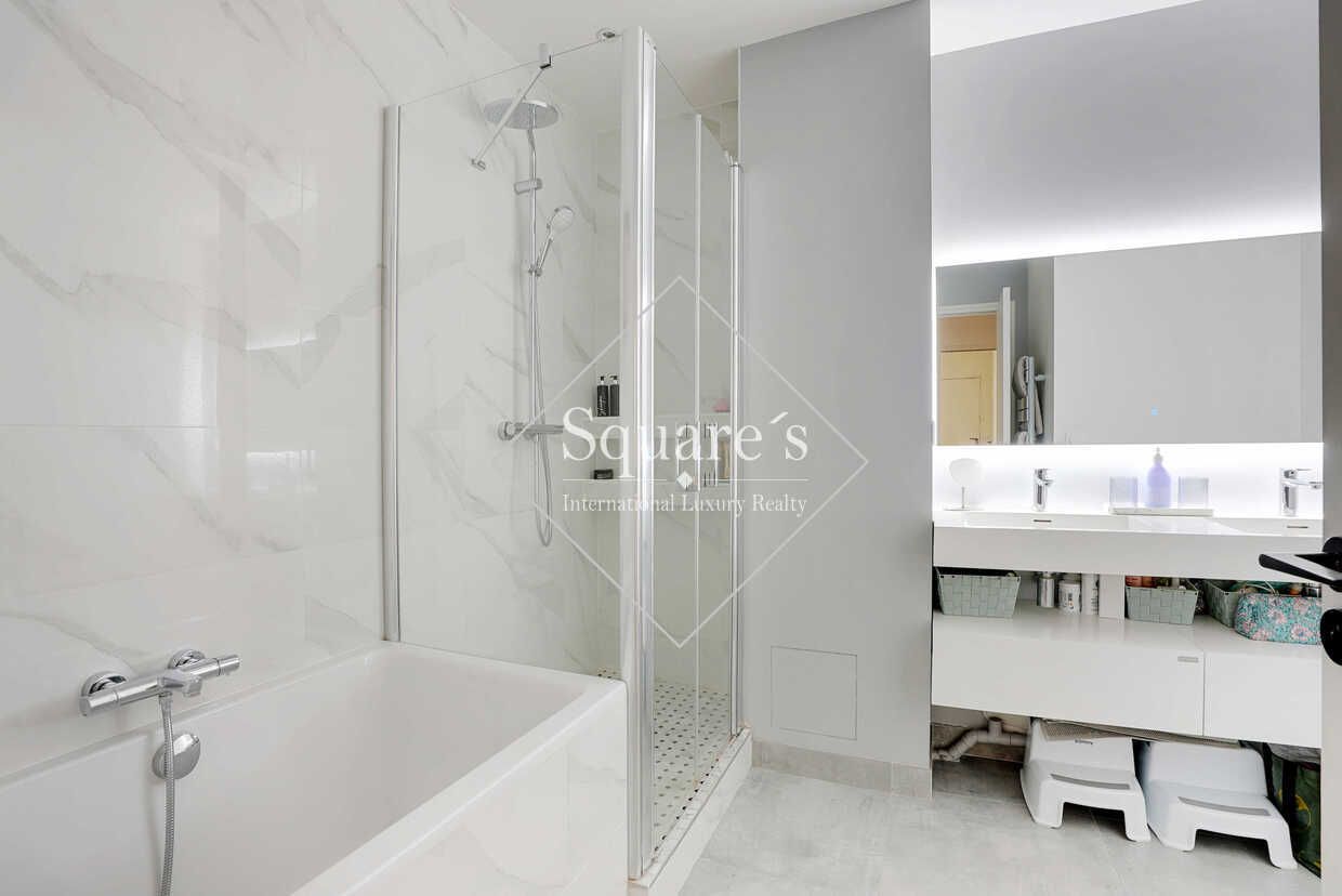 apartment 4 Rooms for sale on Neuilly-sur-Seine (92200)