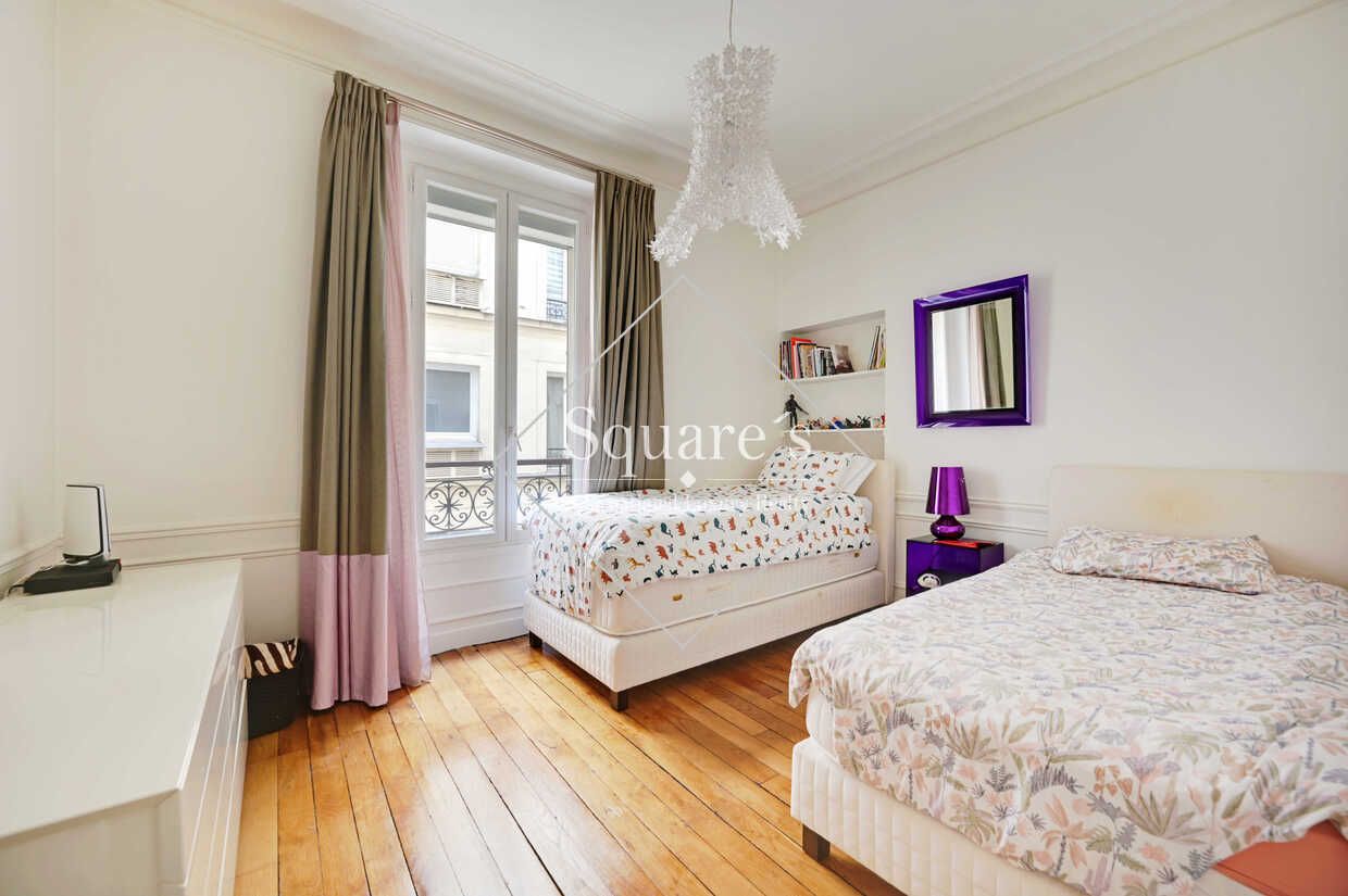 apartment 5 Rooms for sale on Paris 17ème (75017)
