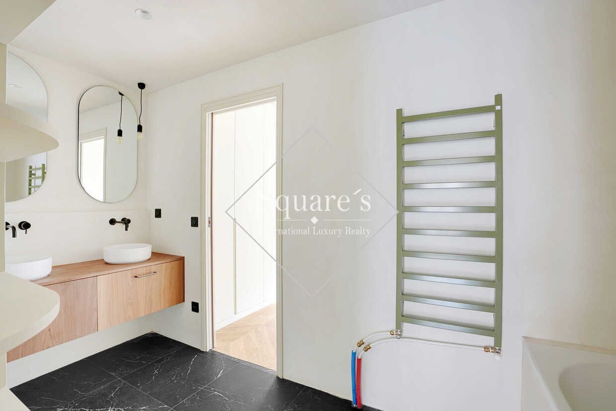 apartment 5 Rooms for sale on Paris 9ème (75009)