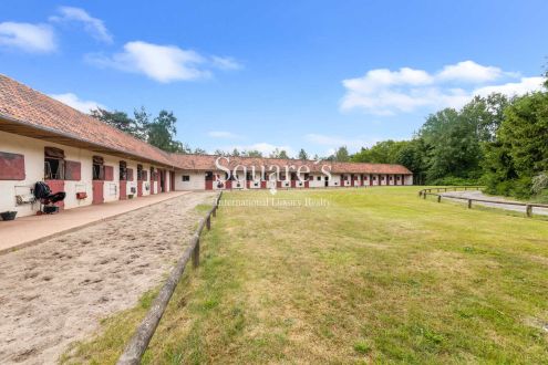 Sale House Montfort-l'Amaury 6&nbsp;Rooms 215&nbsp;m²