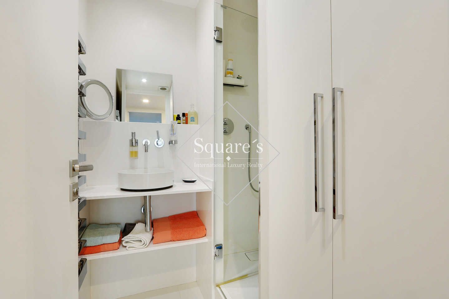 apartment 4 Rooms for sale on Neuilly-sur-Seine (92200)