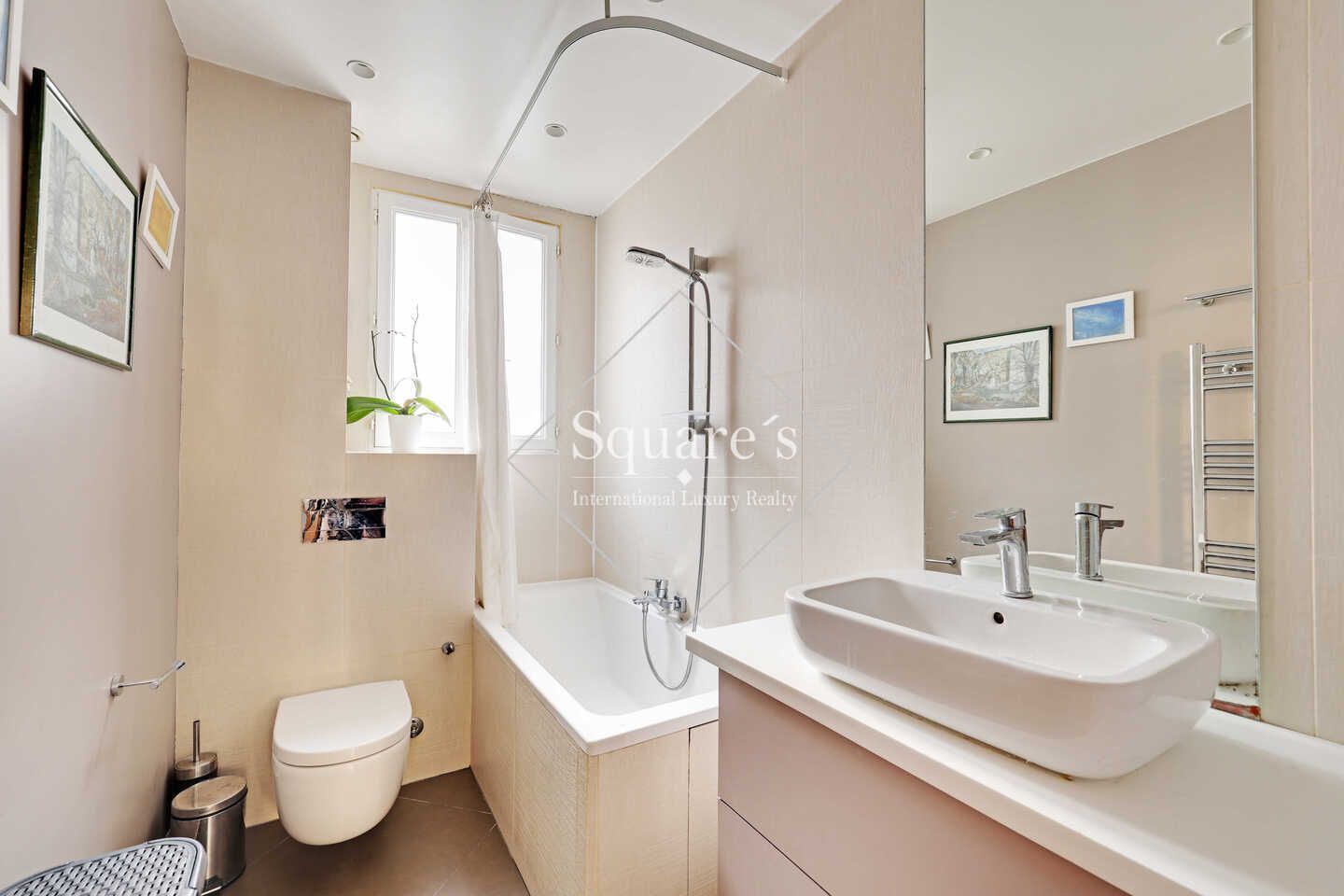 apartment 5 Rooms for sale on Paris 17ème (75017)