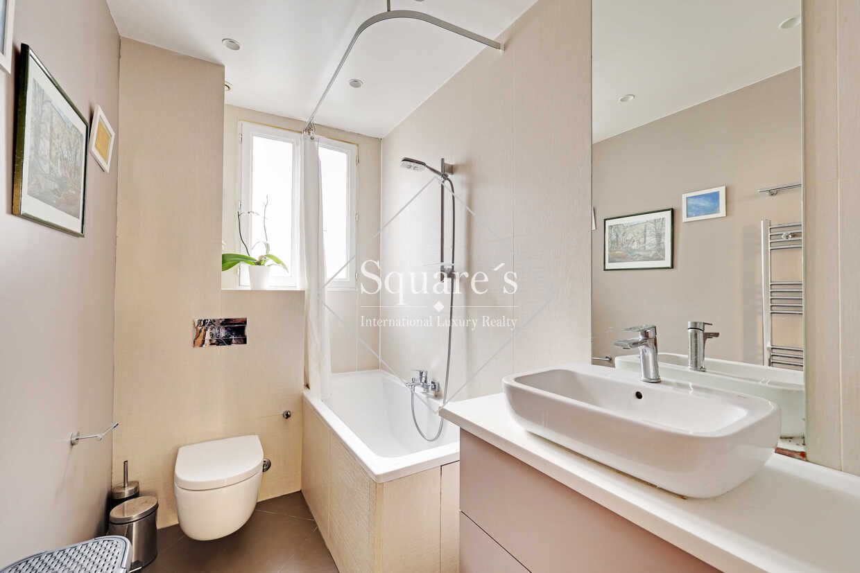 apartment 5 Rooms for sale on Paris 17ème (75017)