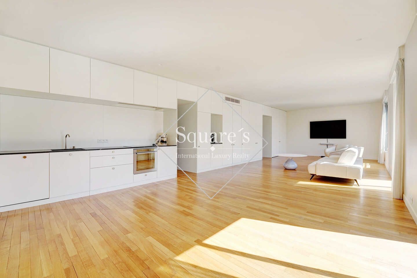 apartment 4 Rooms for sale on Neuilly-sur-Seine (92200)