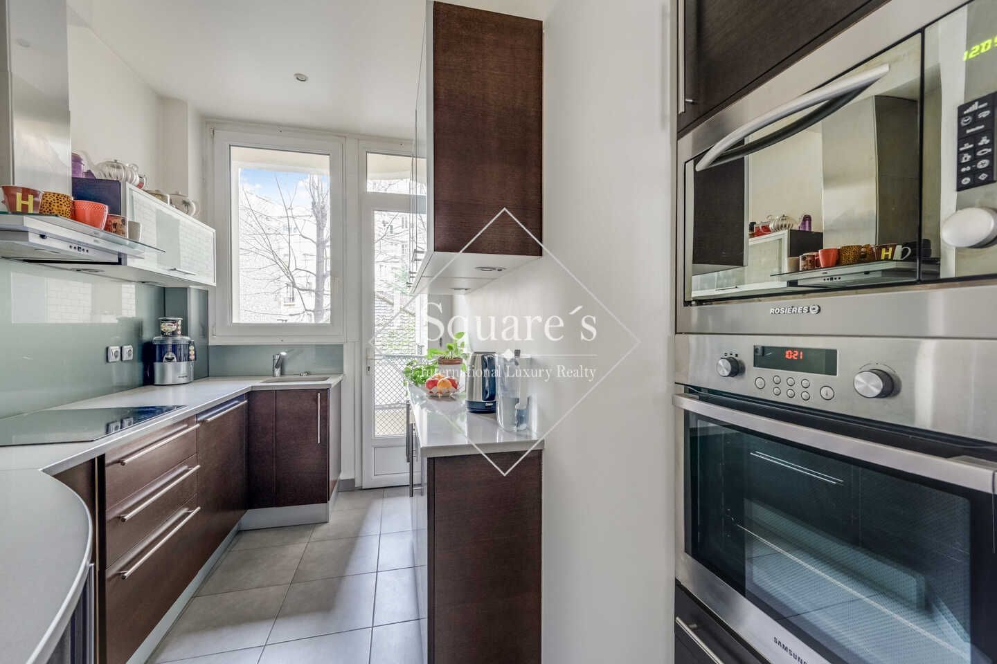 apartment 4 Rooms for sale on Neuilly-sur-Seine (92200)