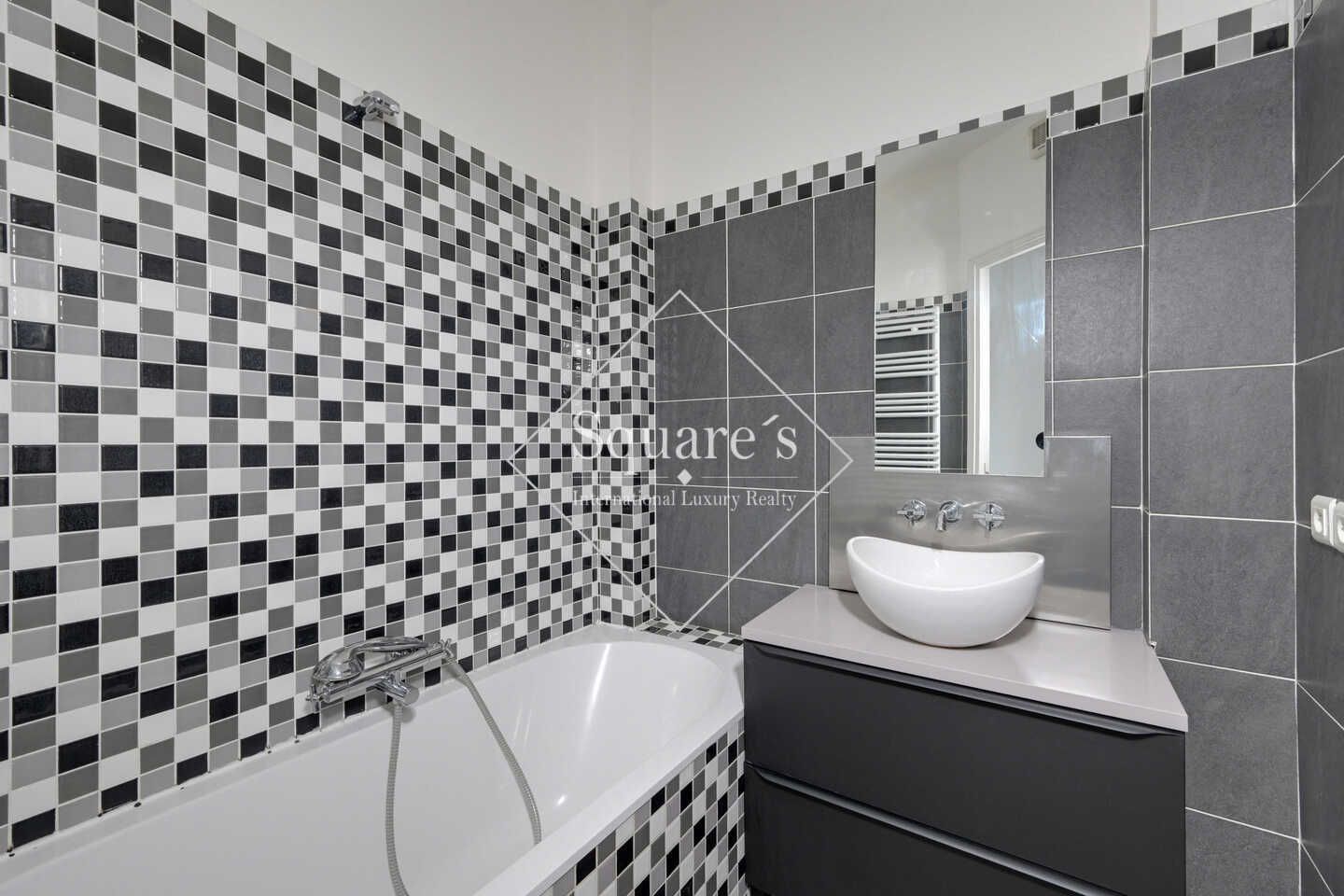 apartment 4 Rooms for sale on Neuilly-sur-Seine (92200)
